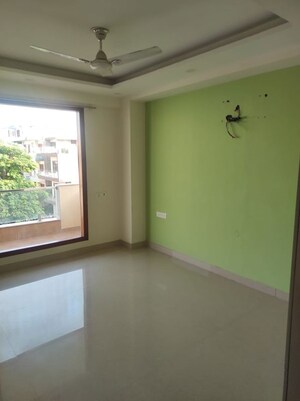 Room in 2 BHK Apartment at Unitech Uniworld Gardens 2, Sector 47 – for Rent