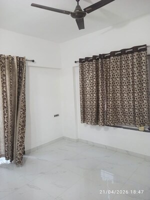 Room in 2 BHK Apartment at Kwality Mrudang Residency, Tathawade – for Rent