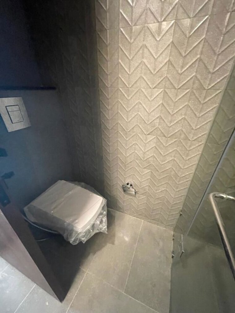 Bathroom, krisumi-waterfall-residences 3 Bedroom 1976 Sq.Ft. Apartment In Sector 36a Gurgaon 10366542