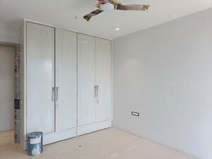 Room in 3 BHK Apartment at Joy Legend, Khar West – for Rent