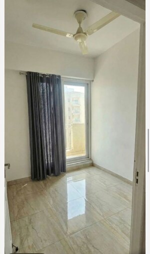 Room in 2.5 BHK Apartment at Mahaluxmi Migsun Ultimo, Omicron Iii Greater Noida – for Rent