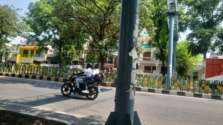  Parking, goel-palace Commercial Showroom 5000 Sq.Ft. In Indira Nagar Lucknow 10365048