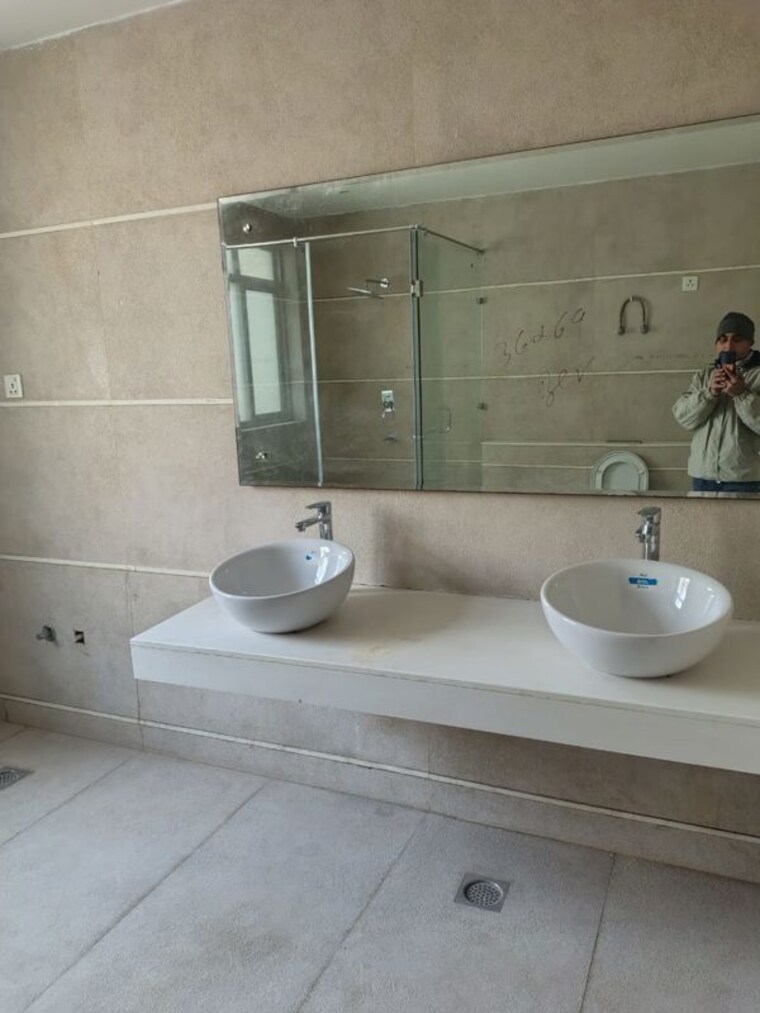 Bathroom, unitech-the-villas 4 Bedroom 7000 Sq.Ft. Villa In Sector 33 Gurgaon 10366596