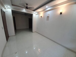 Room in 3.5 BHK Apartment at Pioneer Park Phase 1, Sector 61 – for Rent