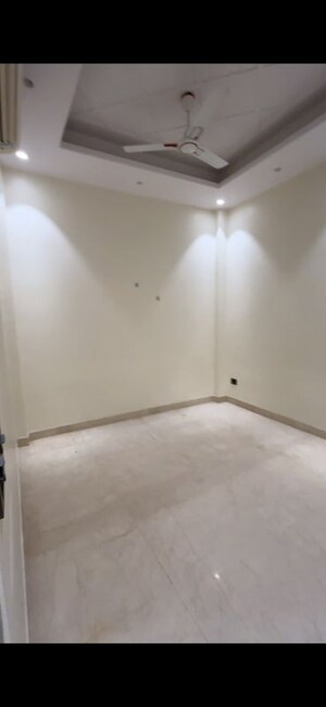Room in 2 BHK Builder Floor at Lajpat Nagar I – for Rent