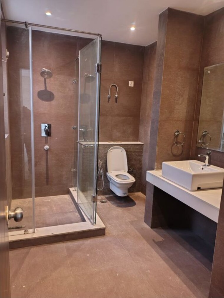 Bathroom, unitech-the-villas 5 Bedroom 7000 Sq.Ft. Villa In Sector 33 Gurgaon 10366623