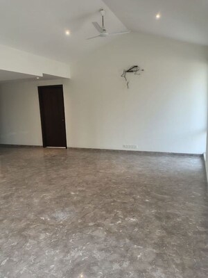 Room in 5 BHK Villa at Unitech The Villas, Sector 33 – for Rent