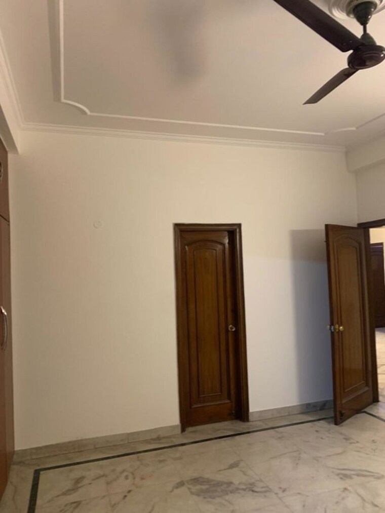 Room, sarvodaya enclave 3 Bedroom 200 Sq.Yd. Builder Floor In Sarvodaya Enclave Delhi 10366637