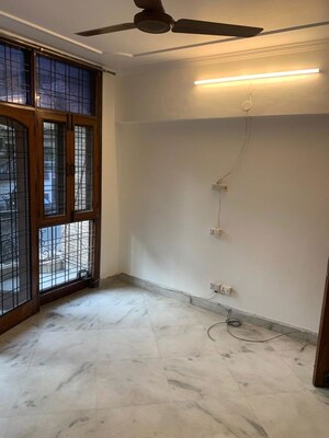 Room in 3 BHK Builder Floor at Sarvodaya Enclave – for Rent