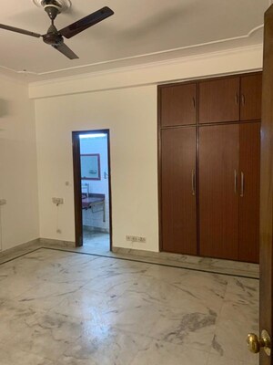 Room in 3 BHK Builder Floor at Sarvodaya Enclave – for Rent