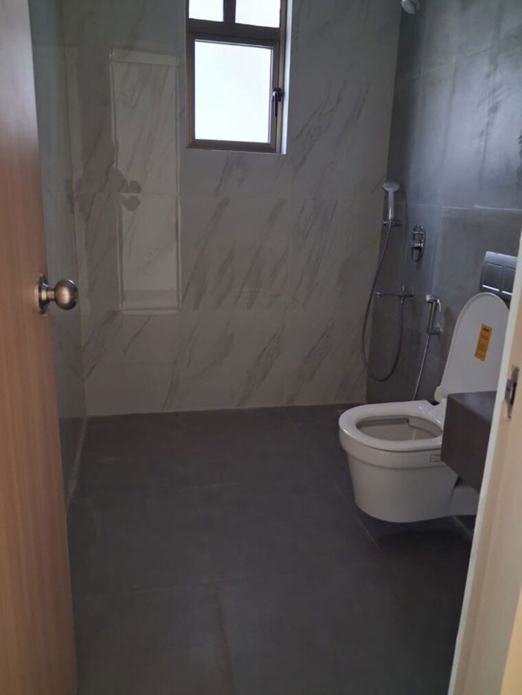 Bathroom, hubtown-jewell 3 Bedroom 1650 Sq.Ft. Apartment In Andheri West Mumbai 10366634