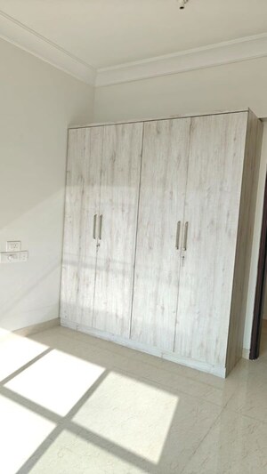 Room in 2 BHK Apartment at K Raheja Heights, Malad East – for Rent