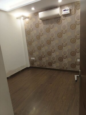 Room in 3 BHK Builder Floor at Sector 43 – for Rent
