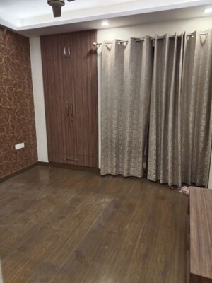 Room in 3 BHK Builder Floor at Sector 43 – for Rent