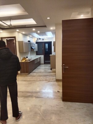 Parking in 3 BHK Builder Floor at Sector 43 – for Rent