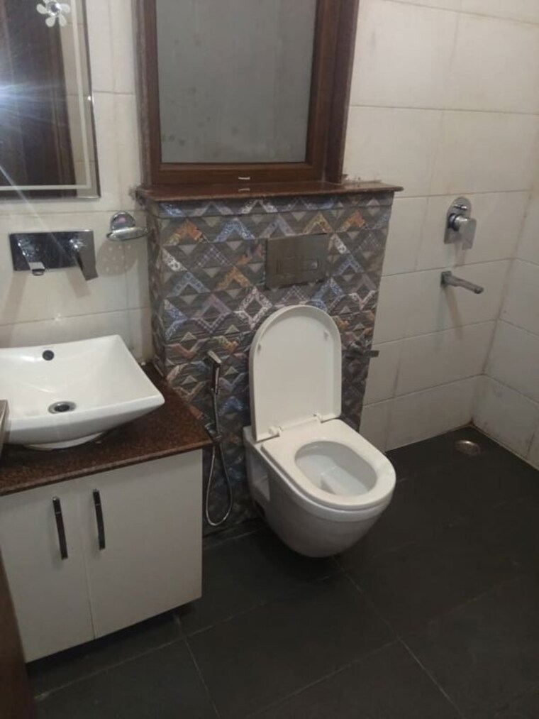 Bathroom, sector 43 3 Bedroom 1900 Sq.Ft. Builder Floor In Sector 43 Gurgaon 10366669