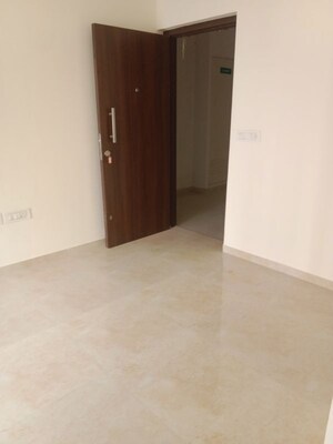 Room in 2 BHK Apartment at Sunteck Maxxworld 2, Naigaon East – for Rent