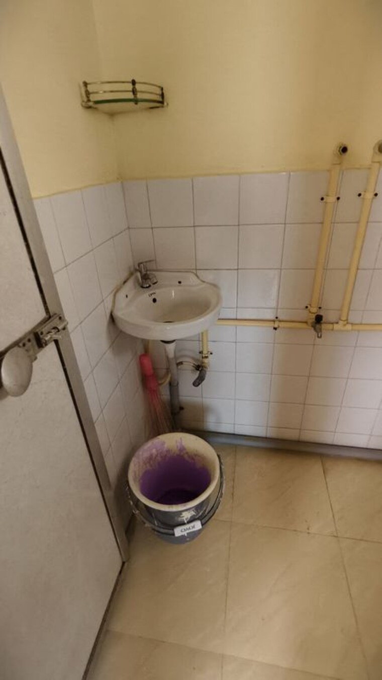 Bathroom, vasant-valley-complex 1 RK 350 Sq.Ft. Apartment In Malad East Mumbai 10366685