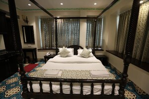 Bedroom in  Shop at Om Nagar CHS, Andheri East – for Sale