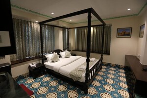 Bedroom in  Shop at Om Nagar CHS, Andheri East – for Sale