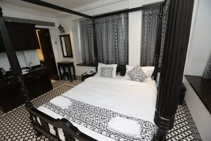 Bedroom in  Shop at Om Nagar CHS, Andheri East – for Sale