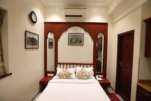 Bedroom in  Shop at Om Nagar CHS, Andheri East – for Sale