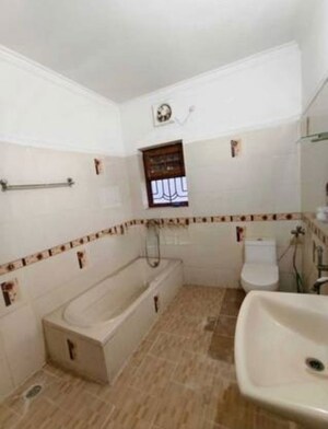 Bathroom in 5 BHK Villa at Gomti Nagar – for Rent