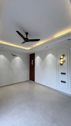 3.5 BHK + Study Room,Basement Builder Floor For Sale in Smart World Gems