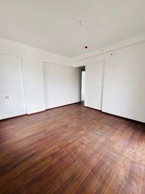 Room in 4 BHK Apartment at Pashan – for Sale