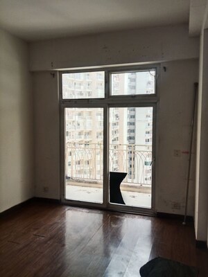 Room in 2.5 BHK Apartment at Mahagun Mywoods, Sector 16c Greater Noida – for Rent