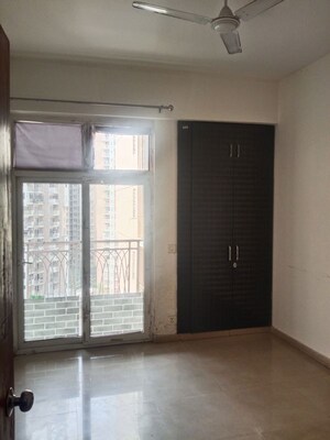 Room in 2.5 BHK Apartment at Mahagun Mywoods, Sector 16c Greater Noida – for Rent