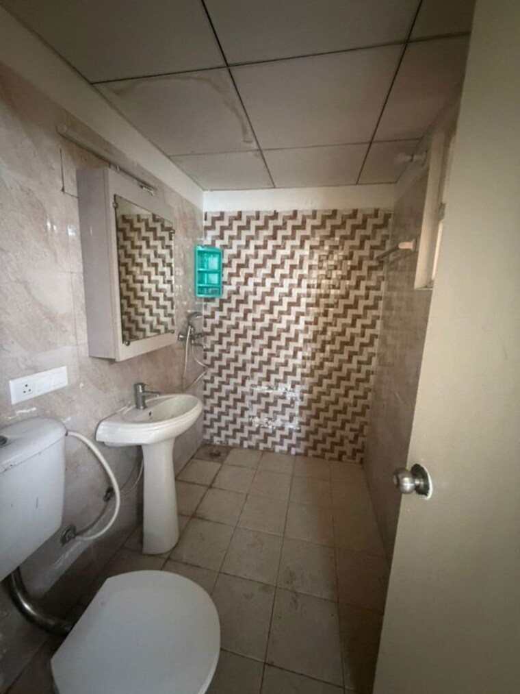 Bathroom, gaur-yamuna-city-16th-park-view 2 Bedroom 1115 Sq.Ft. Apartment In Gaur Yamuna City Greater Noida 10366860