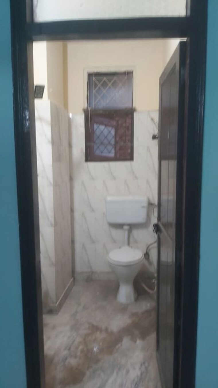 Bathroom, mayur vihar 2.5 Bedroom 460 Sq.Ft. Builder Floor In Mayur Vihar Delhi 10366879