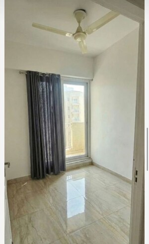Room in 2 BHK Apartment at Mahaluxmi Migsun Ultimo, Omicron Iii Greater Noida – for Rent
