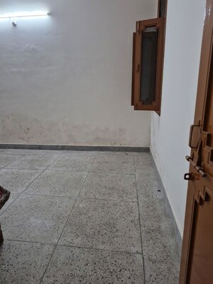 Room in 2.5 BHK Builder Floor at Mayur Vihar – for Rent