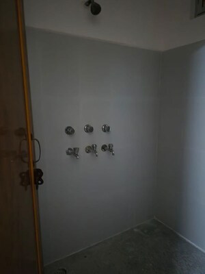 Building Lobby in 2.5 BHK Builder Floor at Mayur Vihar – for Rent