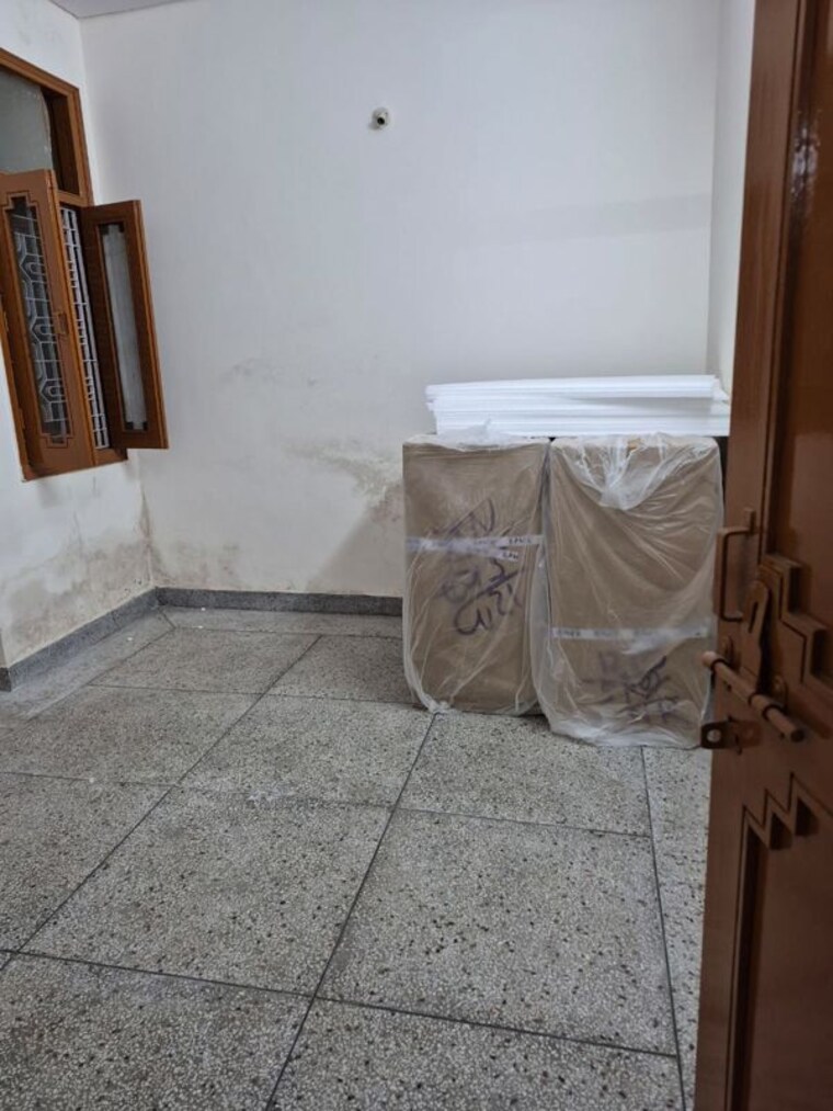 Bathroom, mayur vihar 2.5 Bedroom 700 Sq.Ft. Builder Floor In Mayur Vihar Delhi 10366911