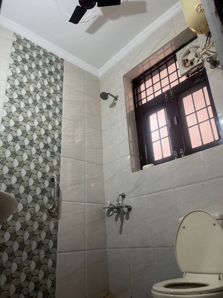 Bathroom, sector 47 3 Bedroom 2000 Sq.Ft. Builder Floor In Sector 47 Gurgaon 10366884