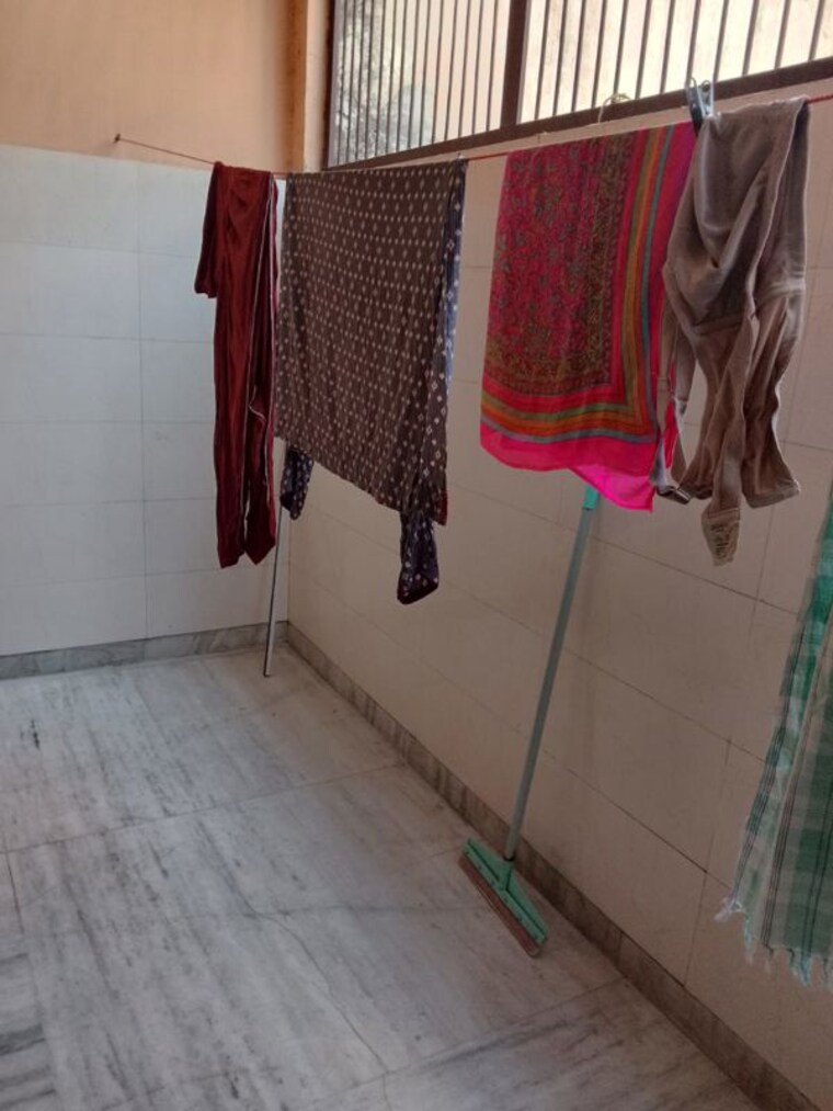 Bathroom, sector 47 3 Bedroom 2000 Sq.Ft. Builder Floor In Sector 47 Gurgaon 10366884