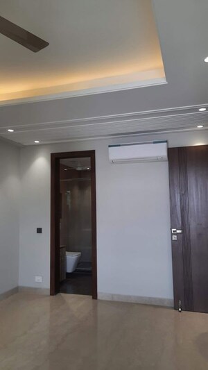 Living Room in 3 BHK Builder Floor at South City 1 – for Rent