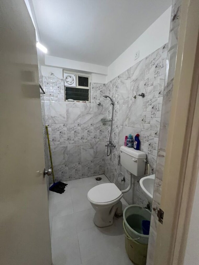 Bathroom, ds-max-skylicious 3 Bedroom 1300 Sq.Ft. Apartment In Sarjapur Bangalore 10366935