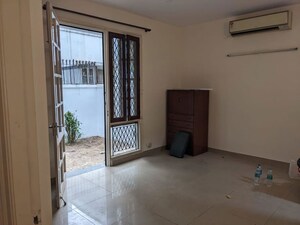 Room in 2 BHK Villa at Eros Rosewood City, Sector 49 – for Rent