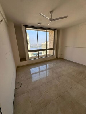Room in 3 BHK Apartment at Hiranandani Annora, Ghodbunder Road – for Sale