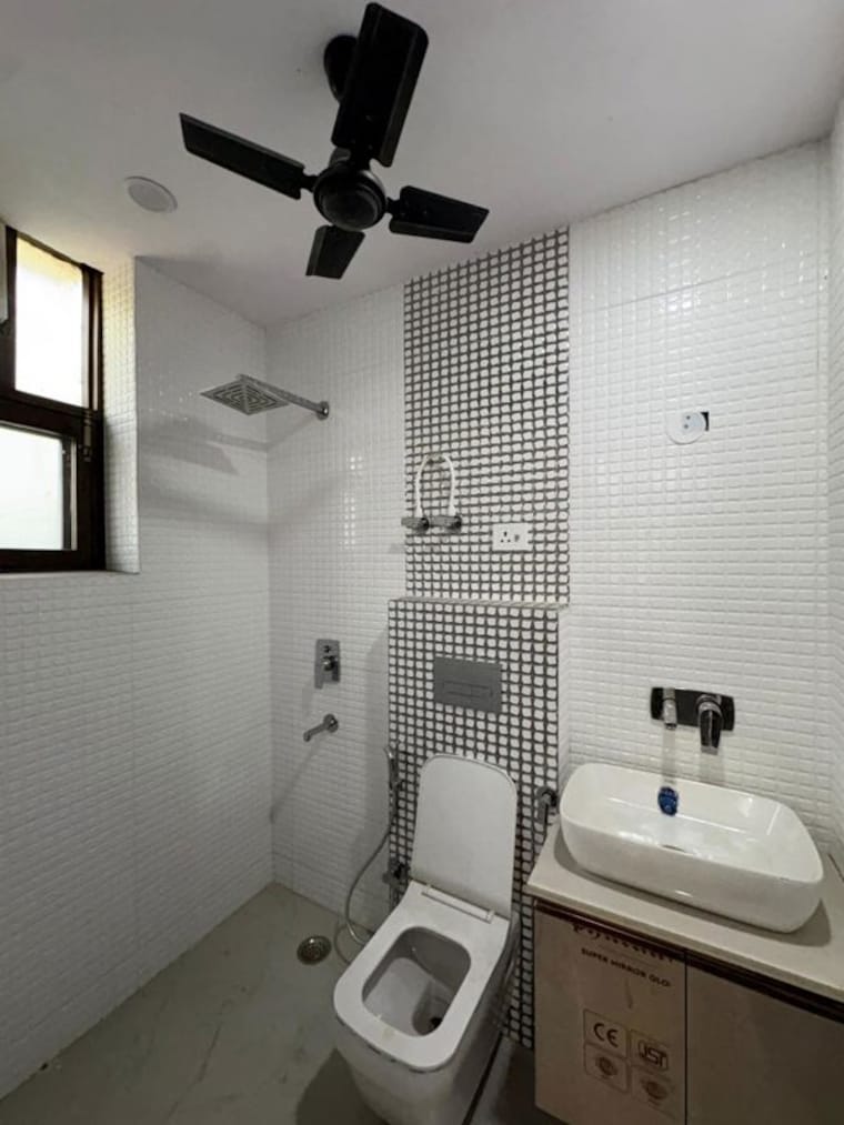 Bathroom, rajouri garden 3 Bedroom 160 Sq.Yd. Builder Floor In Rajouri Garden Delhi 10367006