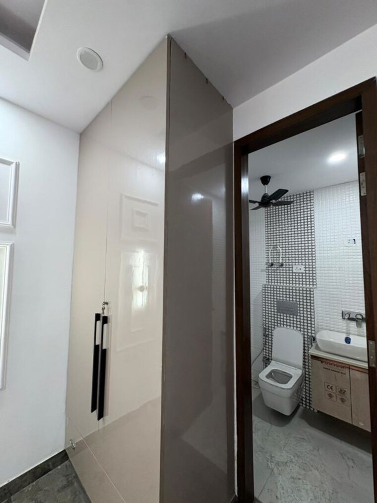 undefined, rajouri garden 3 Bedroom 160 Sq.Yd. Builder Floor In Rajouri Garden Delhi 10367006
