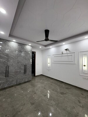 Room in 3 BHK Builder Floor at Rajouri Garden – for Rent