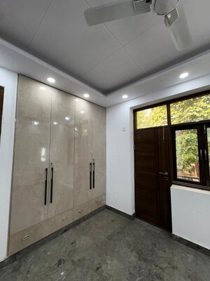 Room in 3 BHK Builder Floor at Rajouri Garden – for Rent