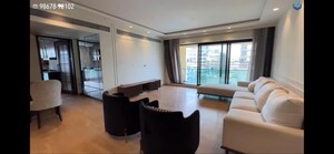 Team Area in 4 BHK Apartment at Lokhandwala Imperial Heights, Bandra West – for Rent