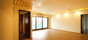 Room in 4 BHK Apartment at Lokhandwala Imperial Heights, Bandra West – for Rent