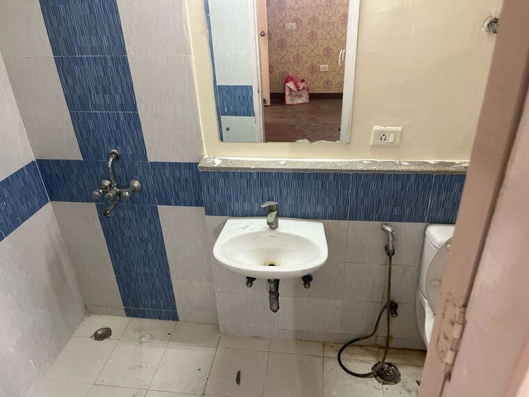 Bathroom, jaypee-kensington-park-apartments 3 Bedroom 1550 Sq.Ft. Apartment In Sector 133 Noida 10366814